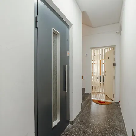 Apartman Downtown Comfort By Vacationy *